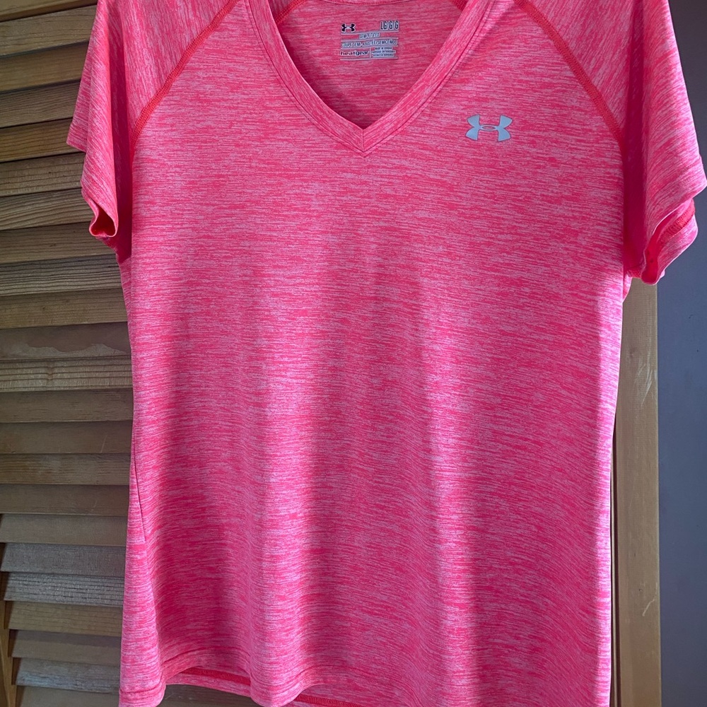 Women’s Large Under armour athletic shirt